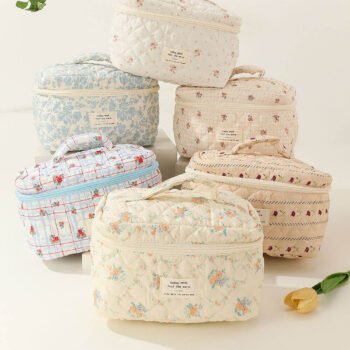 Simple And Multifunctional Makeup Bag