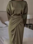 MinimalistLooseShirtAndLace-upSkirtSuit_1