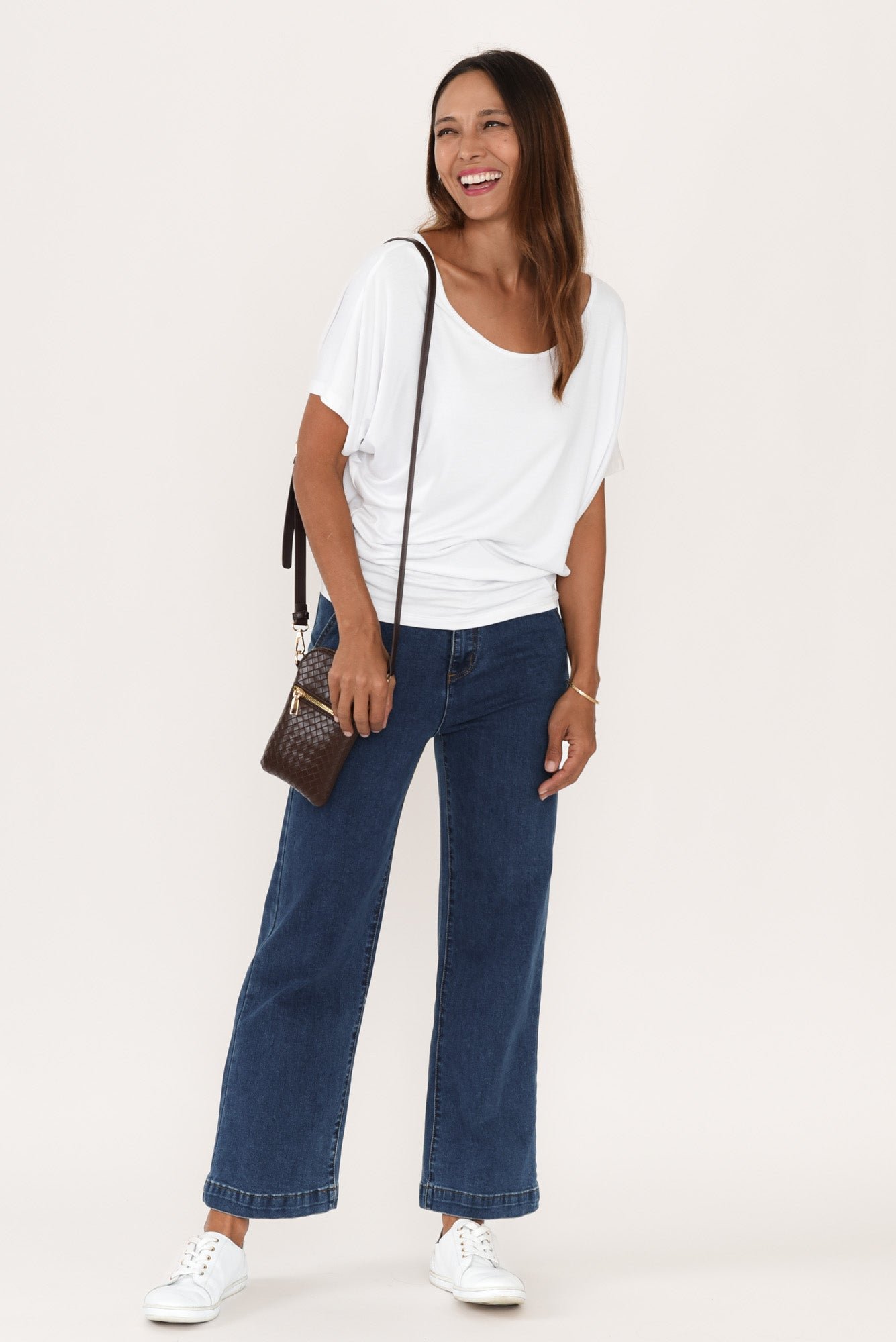 WhiteMauiTeeTamikaBlueDenimStretchJeans_8