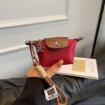 Elan_Bag_Keychain_Beautiful_Background_76924787-b510-476c-b7a2-be81f399a4ff
